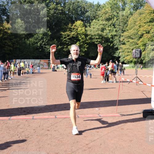 27.09.2026 - 35. Volkslauf durch das schöne Alstertal Strokosch-Dieckow http://msf.ph/oto/10585783 27.09.2026 11:56:06 Ziel 1019, 1531, 1534 meine-sportfotos.de