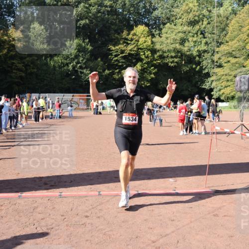 27.09.2026 - 35. Volkslauf durch das schöne Alstertal Strokosch-Dieckow http://msf.ph/oto/10585785 27.09.2026 11:56:06 Ziel 1019, 1531, 1534 meine-sportfotos.de