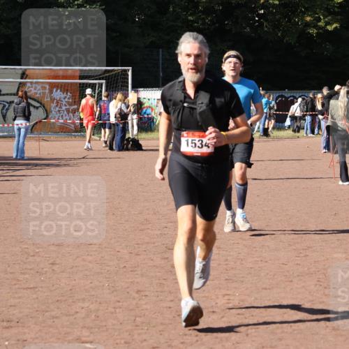 27.09.2026 - 35. Volkslauf durch das schöne Alstertal Strokosch-Dieckow http://msf.ph/oto/10585788 27.09.2026 11:56:05 Ziel 1019, 1531, 1534 meine-sportfotos.de