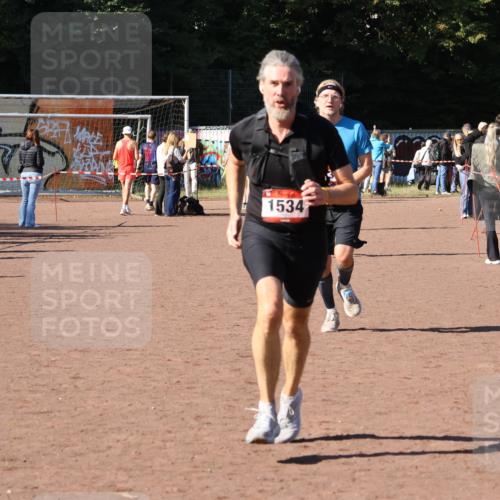27.09.2026 - 35. Volkslauf durch das schöne Alstertal Strokosch-Dieckow http://msf.ph/oto/10585789 27.09.2026 11:56:05 Ziel 1019, 1531, 1534 meine-sportfotos.de