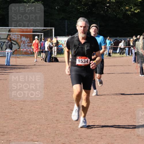 27.09.2026 - 35. Volkslauf durch das schöne Alstertal Strokosch-Dieckow http://msf.ph/oto/10585790 27.09.2026 11:56:05 Ziel 1019, 1531, 1534 meine-sportfotos.de