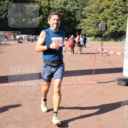 27.09.2026 - 35. Volkslauf durch das schöne Alstertal Strokosch-Dieckow http://msf.ph/oto/10585793 27.09.2026 11:55:52 Ziel 1525, 2335, 2379 meine-sportfotos.de