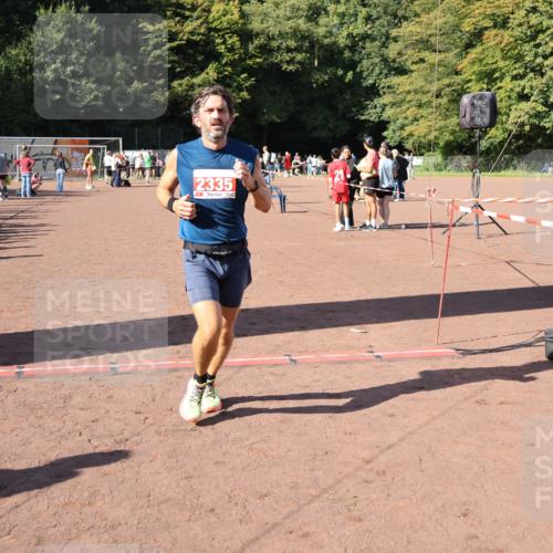 27.09.2026 - 35. Volkslauf durch das schöne Alstertal Strokosch-Dieckow http://msf.ph/oto/10585799 27.09.2026 11:55:52 Ziel 1525, 2335, 2379 meine-sportfotos.de