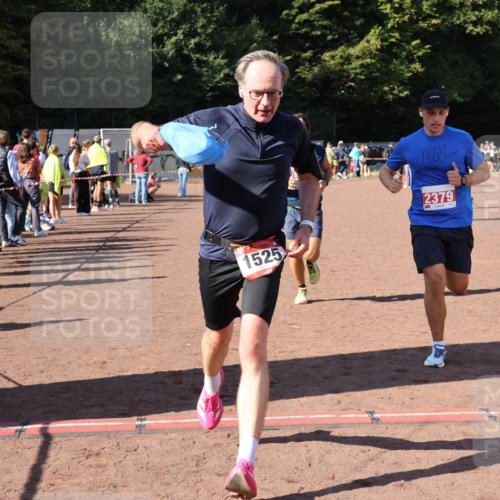 27.09.2026 - 35. Volkslauf durch das schöne Alstertal Strokosch-Dieckow http://msf.ph/oto/10585803 27.09.2026 11:55:50 Ziel 1517, 1525, 1559, 2335, 2379 meine-sportfotos.de