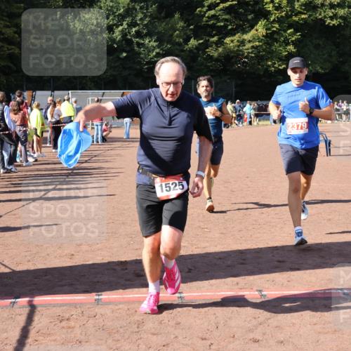 27.09.2026 - 35. Volkslauf durch das schöne Alstertal Strokosch-Dieckow http://msf.ph/oto/10585805 27.09.2026 11:55:50 Ziel 1517, 1525, 1559, 2335, 2379 meine-sportfotos.de