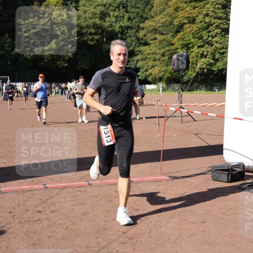 27.09.2026 - 35. Volkslauf durch das schöne Alstertal Strokosch-Dieckow http://msf.ph/oto/10585830 27.09.2026 11:55:43 Ziel 1513, 1517, 1525, 1533, 1559, 2335, 2379 meine-sportfotos.de