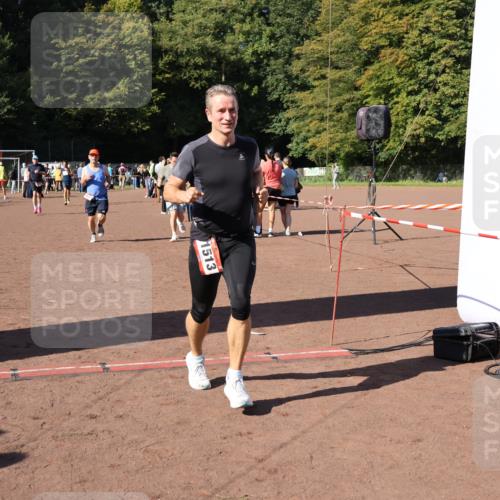 27.09.2026 - 35. Volkslauf durch das schöne Alstertal Strokosch-Dieckow http://msf.ph/oto/10585832 27.09.2026 11:55:43 Ziel 1513, 1517, 1525, 1533, 1559, 2335, 2379 meine-sportfotos.de
