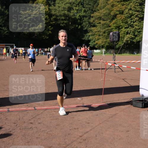 27.09.2026 - 35. Volkslauf durch das schöne Alstertal Strokosch-Dieckow http://msf.ph/oto/10585834 27.09.2026 11:55:43 Ziel 1513, 1517, 1525, 1533, 1559, 2335, 2379 meine-sportfotos.de