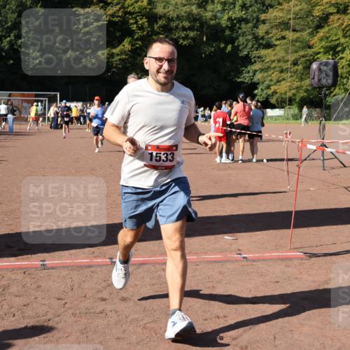 27.09.2026 - 35. Volkslauf durch das schöne Alstertal Strokosch-Dieckow http://msf.ph/oto/10585835 27.09.2026 11:55:42 Ziel 1513, 1517, 1525, 1533, 1559, 2335, 2379 meine-sportfotos.de
