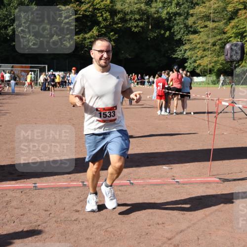 27.09.2026 - 35. Volkslauf durch das schöne Alstertal Strokosch-Dieckow http://msf.ph/oto/10585837 27.09.2026 11:55:42 Ziel 1513, 1517, 1525, 1533, 1559, 2335, 2379 meine-sportfotos.de