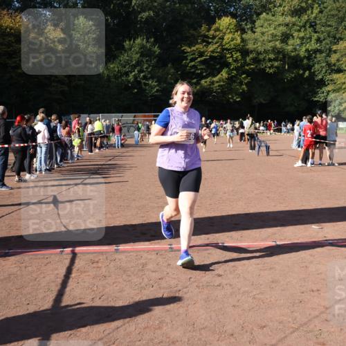 27.09.2026 - 35. Volkslauf durch das schöne Alstertal Strokosch-Dieckow http://msf.ph/oto/10585849 27.09.2026 11:55:37 Ziel 1513, 1533, 3136 meine-sportfotos.de