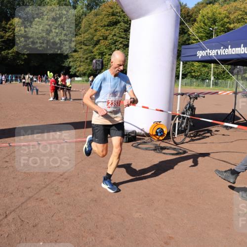 27.09.2026 - 35. Volkslauf durch das schöne Alstertal Strokosch-Dieckow http://msf.ph/oto/10585856 27.09.2026 11:55:21 Ziel 1489, 1549, 2353 meine-sportfotos.de