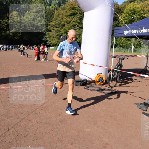 27.09.2026 - 35. Volkslauf durch das schöne Alstertal Strokosch-Dieckow http://msf.ph/oto/10585857 27.09.2026 11:55:21 Ziel 1489, 1549, 2353 meine-sportfotos.de