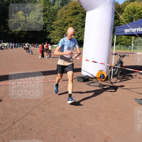 27.09.2026 - 35. Volkslauf durch das schöne Alstertal Strokosch-Dieckow http://msf.ph/oto/10585858 27.09.2026 11:55:21 Ziel 1489, 1549, 2353 meine-sportfotos.de