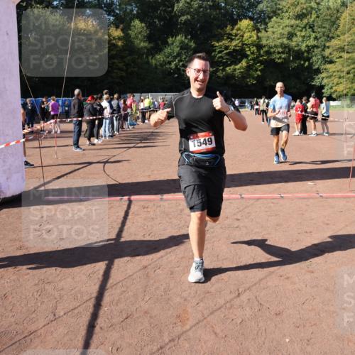 27.09.2026 - 35. Volkslauf durch das schöne Alstertal Strokosch-Dieckow http://msf.ph/oto/10585865 27.09.2026 11:55:19 Ziel 1489, 1549, 2353 meine-sportfotos.de