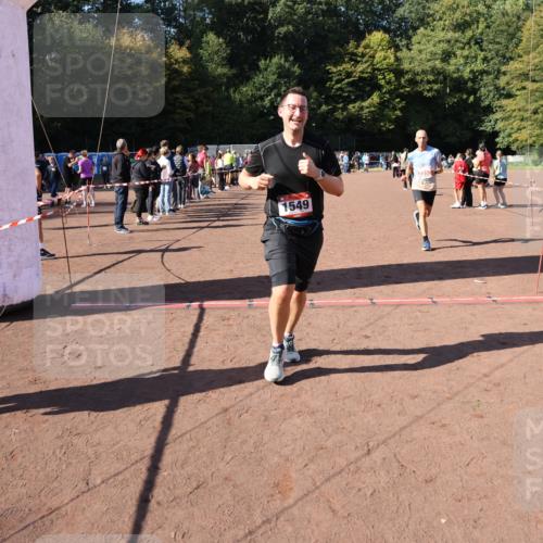27.09.2026 - 35. Volkslauf durch das schöne Alstertal Strokosch-Dieckow http://msf.ph/oto/10585868 27.09.2026 11:55:19 Ziel 1489, 1549, 2353 meine-sportfotos.de