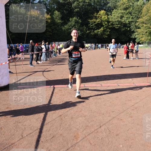 27.09.2026 - 35. Volkslauf durch das schöne Alstertal Strokosch-Dieckow http://msf.ph/oto/10585872 27.09.2026 11:55:19 Ziel 1489, 1549, 2353 meine-sportfotos.de