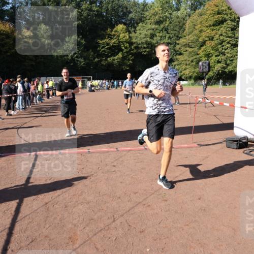 27.09.2026 - 35. Volkslauf durch das schöne Alstertal Strokosch-Dieckow http://msf.ph/oto/10585874 27.09.2026 11:55:18 Ziel 1489, 1549, 2353 meine-sportfotos.de