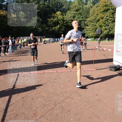 27.09.2026 - 35. Volkslauf durch das schöne Alstertal Strokosch-Dieckow http://msf.ph/oto/10585875 27.09.2026 11:55:18 Ziel 1489, 1549, 2353 meine-sportfotos.de