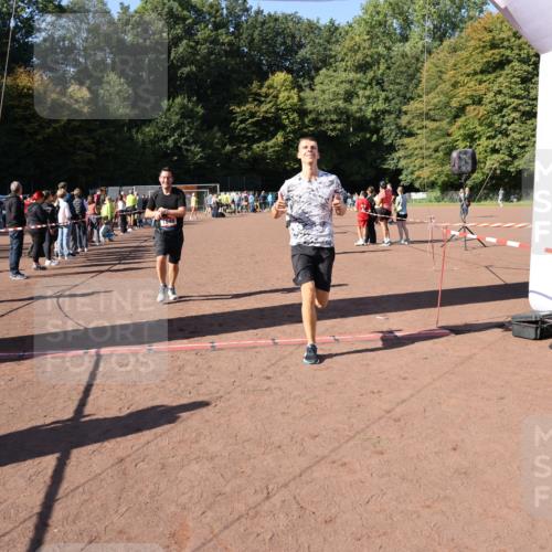 27.09.2026 - 35. Volkslauf durch das schöne Alstertal Strokosch-Dieckow http://msf.ph/oto/10585879 27.09.2026 11:55:18 Ziel 1489, 1549, 2353 meine-sportfotos.de