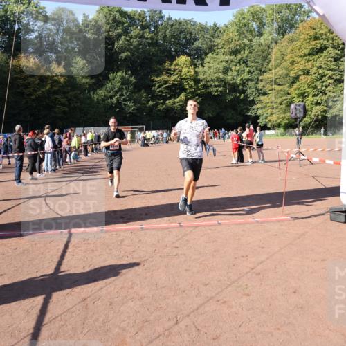 27.09.2026 - 35. Volkslauf durch das schöne Alstertal Strokosch-Dieckow http://msf.ph/oto/10585882 27.09.2026 11:55:17 Ziel 1489, 1549, 2353 meine-sportfotos.de