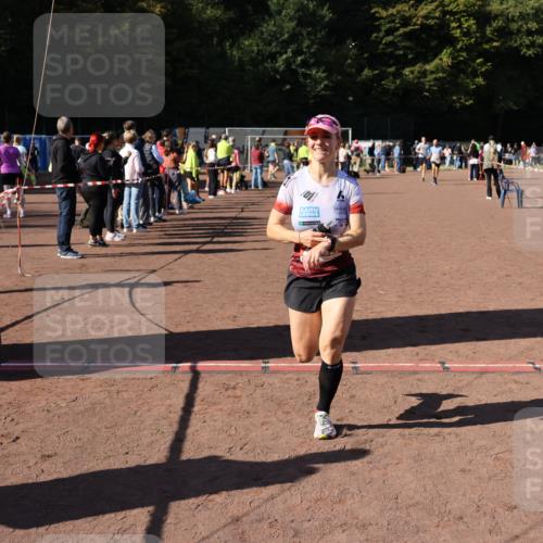 27.09.2026 - 35. Volkslauf durch das schöne Alstertal Strokosch-Dieckow http://msf.ph/oto/10585892 27.09.2026 11:55:11 Ziel 1489, 1549, 2502 meine-sportfotos.de