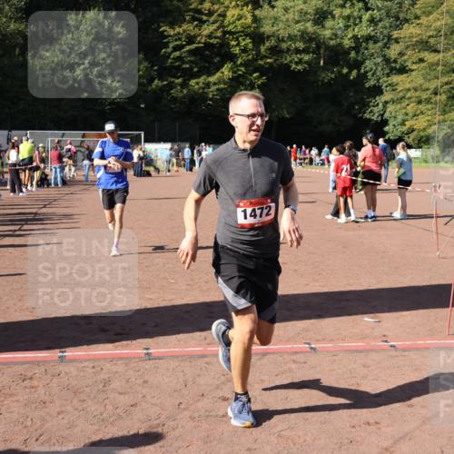 27.09.2026 - 35. Volkslauf durch das schöne Alstertal Strokosch-Dieckow http://msf.ph/oto/10585909 27.09.2026 11:54:59 Ziel 1472, 1497, 2334 meine-sportfotos.de