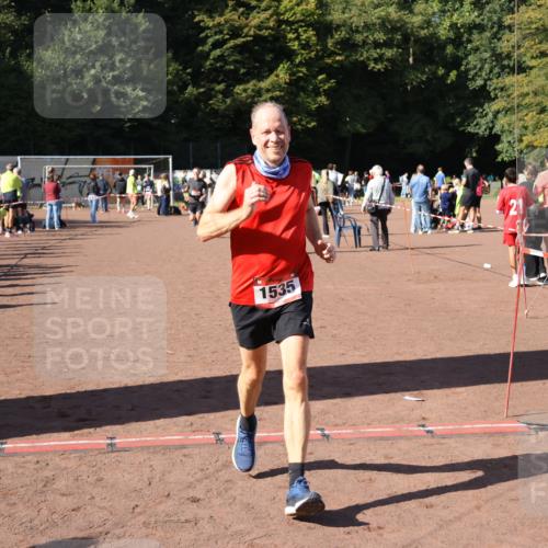 27.09.2026 - 35. Volkslauf durch das schöne Alstertal Strokosch-Dieckow http://msf.ph/oto/10585925 27.09.2026 11:54:51 Ziel 1472, 1497, 1535 meine-sportfotos.de