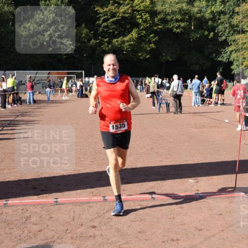 27.09.2026 - 35. Volkslauf durch das schöne Alstertal Strokosch-Dieckow http://msf.ph/oto/10585929 27.09.2026 11:54:51 Ziel 1472, 1497, 1535 meine-sportfotos.de