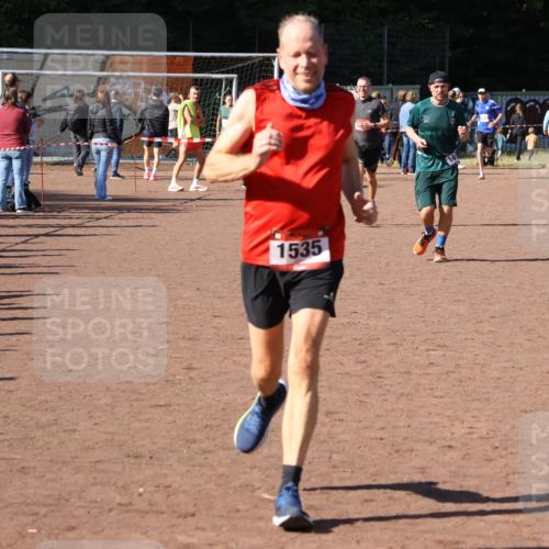 27.09.2026 - 35. Volkslauf durch das schöne Alstertal Strokosch-Dieckow http://msf.ph/oto/10585931 27.09.2026 11:54:50 Ziel 1472, 1497, 1535 meine-sportfotos.de