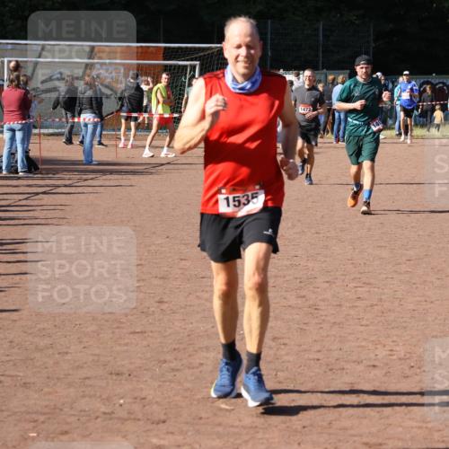 27.09.2026 - 35. Volkslauf durch das schöne Alstertal Strokosch-Dieckow http://msf.ph/oto/10585933 27.09.2026 11:54:50 Ziel 1472, 1497, 1535 meine-sportfotos.de
