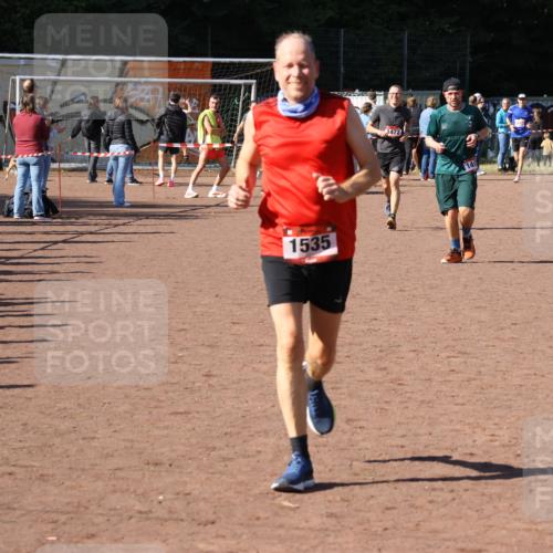 27.09.2026 - 35. Volkslauf durch das schöne Alstertal Strokosch-Dieckow http://msf.ph/oto/10585936 27.09.2026 11:54:50 Ziel 1472, 1497, 1535 meine-sportfotos.de