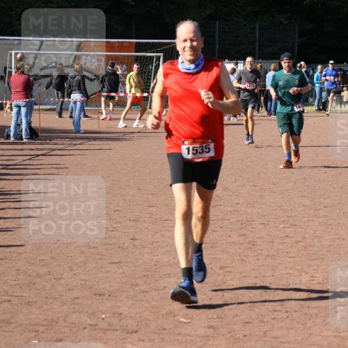 27.09.2026 - 35. Volkslauf durch das schöne Alstertal Strokosch-Dieckow http://msf.ph/oto/10585937 27.09.2026 11:54:49 Ziel 1497, 1535, 1546 meine-sportfotos.de