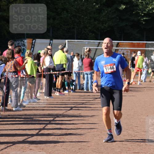 27.09.2026 - 35. Volkslauf durch das schöne Alstertal Strokosch-Dieckow http://msf.ph/oto/10585941 27.09.2026 11:54:43 Ziel 1535, 1546, 2462 meine-sportfotos.de