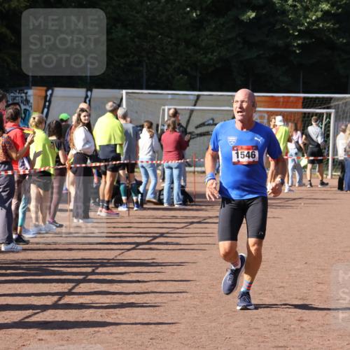 27.09.2026 - 35. Volkslauf durch das schöne Alstertal Strokosch-Dieckow http://msf.ph/oto/10585946 27.09.2026 11:54:43 Ziel 1535, 1546, 2462 meine-sportfotos.de