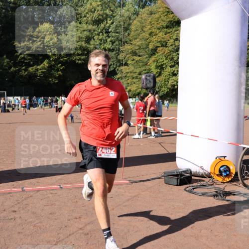 27.09.2026 - 35. Volkslauf durch das schöne Alstertal Strokosch-Dieckow http://msf.ph/oto/10585947 27.09.2026 11:54:40 Ziel 1546, 1571, 2462 meine-sportfotos.de