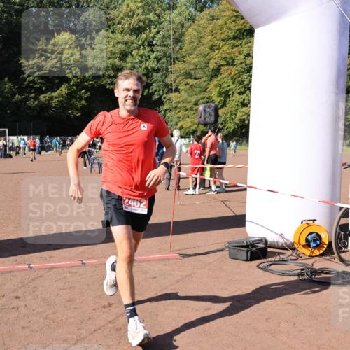 27.09.2026 - 35. Volkslauf durch das schöne Alstertal Strokosch-Dieckow http://msf.ph/oto/10585948 27.09.2026 11:54:40 Ziel 1546, 1571, 2462 meine-sportfotos.de