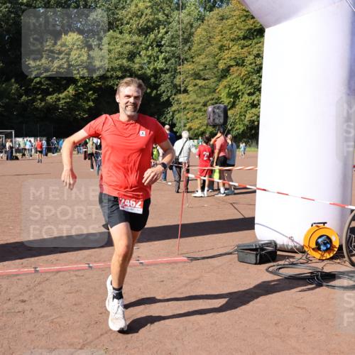 27.09.2026 - 35. Volkslauf durch das schöne Alstertal Strokosch-Dieckow http://msf.ph/oto/10585949 27.09.2026 11:54:40 Ziel 1546, 1571, 2462 meine-sportfotos.de