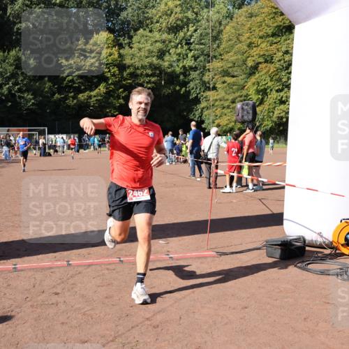 27.09.2026 - 35. Volkslauf durch das schöne Alstertal Strokosch-Dieckow http://msf.ph/oto/10585952 27.09.2026 11:54:39 Ziel 1546, 1571, 2462 meine-sportfotos.de