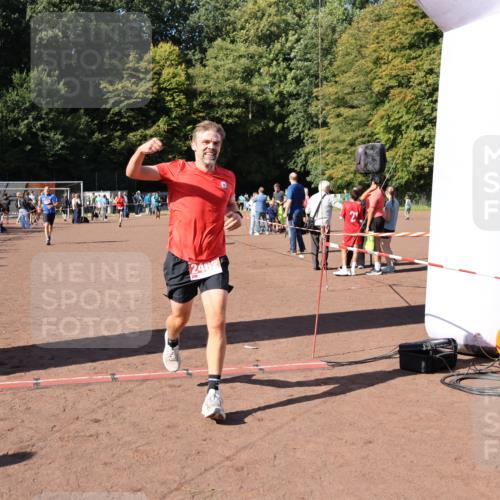 27.09.2026 - 35. Volkslauf durch das schöne Alstertal Strokosch-Dieckow http://msf.ph/oto/10585953 27.09.2026 11:54:39 Ziel 1546, 1571, 2462 meine-sportfotos.de