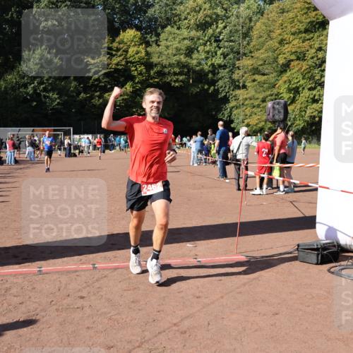 27.09.2026 - 35. Volkslauf durch das schöne Alstertal Strokosch-Dieckow http://msf.ph/oto/10585954 27.09.2026 11:54:39 Ziel 1546, 1571, 2462 meine-sportfotos.de