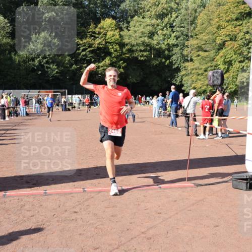 27.09.2026 - 35. Volkslauf durch das schöne Alstertal Strokosch-Dieckow http://msf.ph/oto/10585957 27.09.2026 11:54:39 Ziel 1546, 1571, 2462 meine-sportfotos.de
