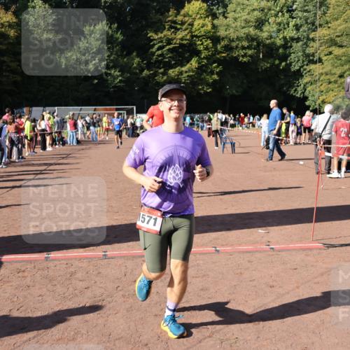27.09.2026 - 35. Volkslauf durch das schöne Alstertal Strokosch-Dieckow http://msf.ph/oto/10585960 27.09.2026 11:54:38 Ziel 1546, 1571, 2462 meine-sportfotos.de