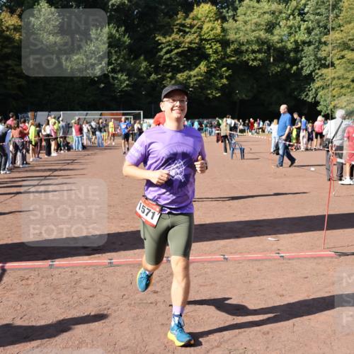 27.09.2026 - 35. Volkslauf durch das schöne Alstertal Strokosch-Dieckow http://msf.ph/oto/10585961 27.09.2026 11:54:38 Ziel 1546, 1571, 2462 meine-sportfotos.de