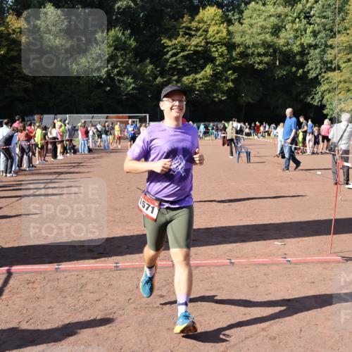 27.09.2026 - 35. Volkslauf durch das schöne Alstertal Strokosch-Dieckow http://msf.ph/oto/10585962 27.09.2026 11:54:38 Ziel 1546, 1571, 2462 meine-sportfotos.de