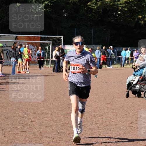27.09.2026 - 35. Volkslauf durch das schöne Alstertal Strokosch-Dieckow http://msf.ph/oto/10585990 27.09.2026 11:54:21 Ziel 1013, 1016 meine-sportfotos.de