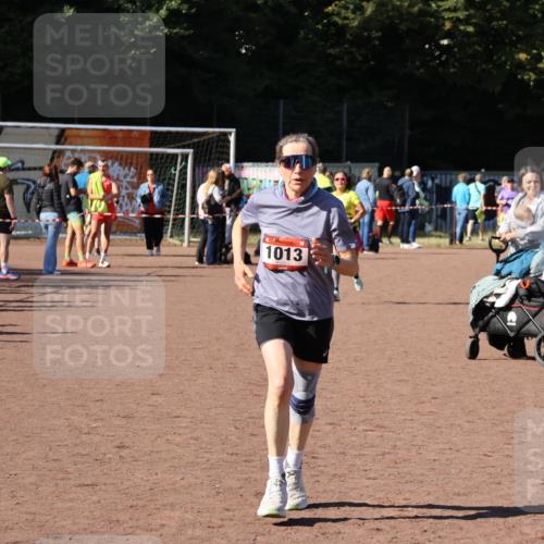 27.09.2026 - 35. Volkslauf durch das schöne Alstertal Strokosch-Dieckow http://msf.ph/oto/10585991 27.09.2026 11:54:21 Ziel 1013, 1016 meine-sportfotos.de