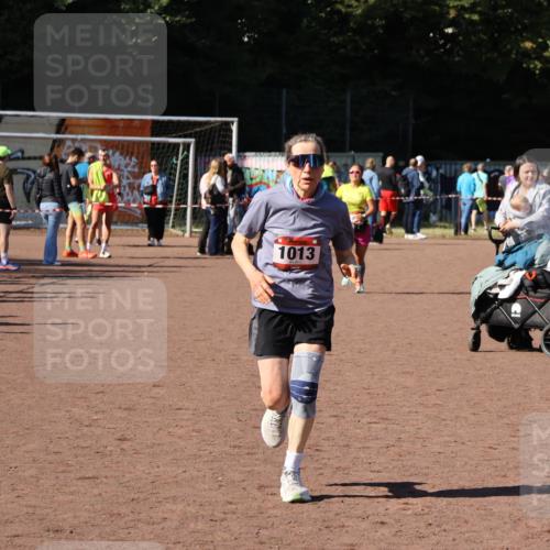 27.09.2026 - 35. Volkslauf durch das schöne Alstertal Strokosch-Dieckow http://msf.ph/oto/10585993 27.09.2026 11:54:21 Ziel 1013, 1016 meine-sportfotos.de