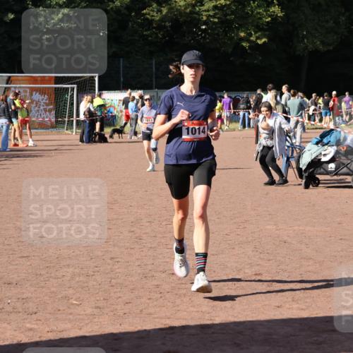 27.09.2026 - 35. Volkslauf durch das schöne Alstertal Strokosch-Dieckow http://msf.ph/oto/10586006 27.09.2026 11:54:16 Ziel 1013, 1014, 1518, 2119 meine-sportfotos.de