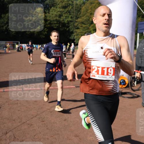27.09.2026 - 35. Volkslauf durch das schöne Alstertal Strokosch-Dieckow http://msf.ph/oto/10586007 27.09.2026 11:54:14 Ziel 1013, 1014, 1518, 2119 meine-sportfotos.de